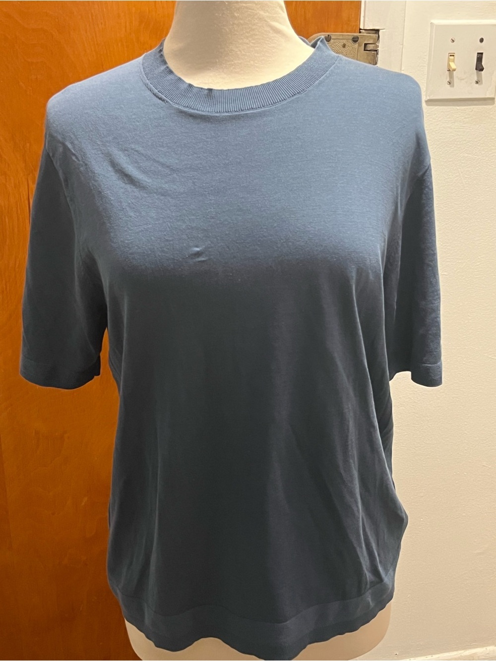 Massimo Dutti Men's Crew Neck Short Sleeve Shirt. Blue. Size L Cotton Silk Blend